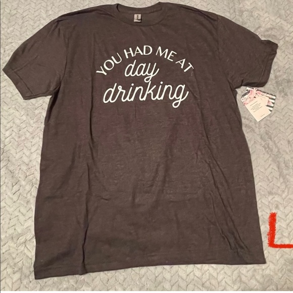 Tops - Woman’s graphic tshirt